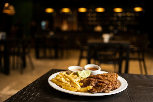 How to Prepare a Perfect Argentine Milanesa with Chimichurri Sauce?