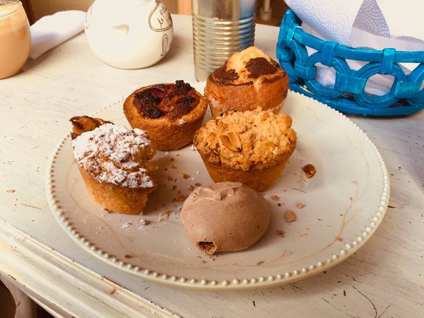 Can You Bake a Gourmet Lemon Lavender Cake with Honey Frosting?