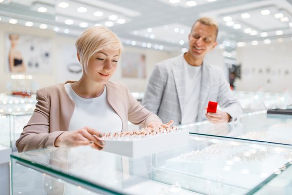 Essential jewelry buying guide: smart tips for shoppers